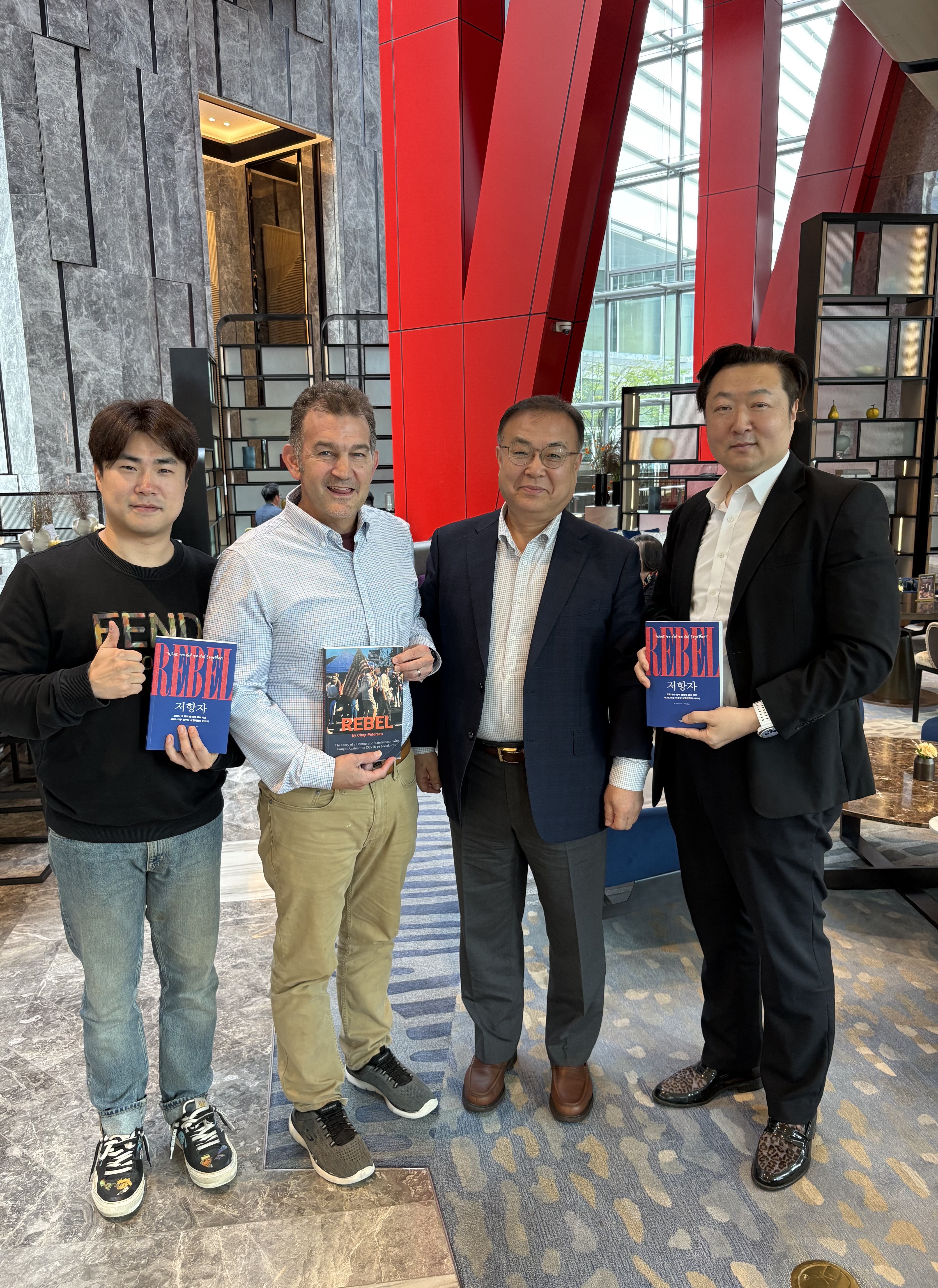 Rebel" (Jeohangja) published in Korean by Mirae Publishing